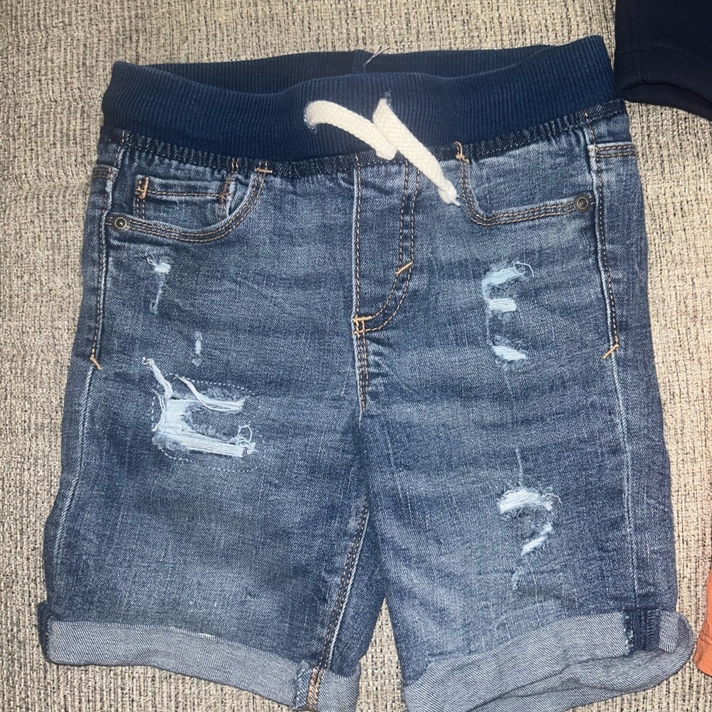 Lot of 3 pairs of shorts for boys size 4/5 - Picture 2 of 7